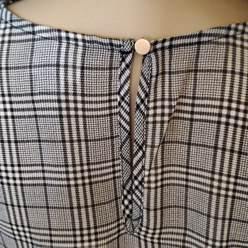 Black and White Plaid Long Sleeve Blouse - Picture 4 of 5